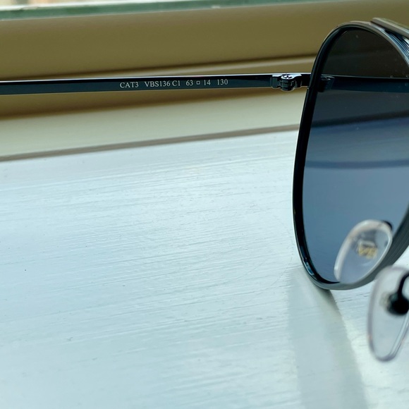 {Victoria Beckham} Sunglasses - Picture 5 of 9